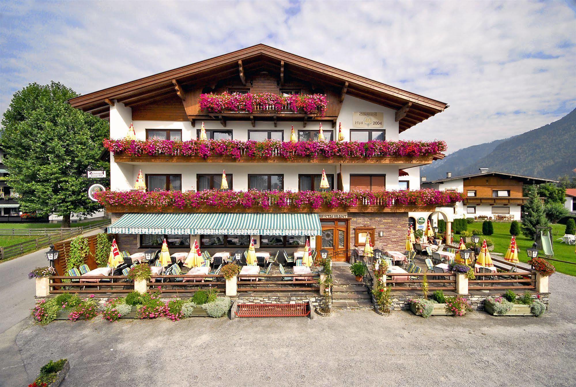 Hotel-Restaurant Sonnhof Radfeld Exterior photo
